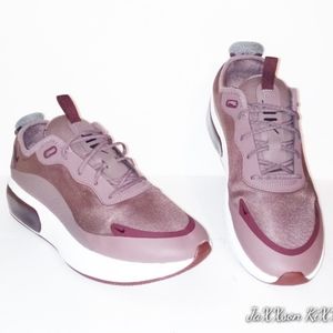 Nike Air Max Dia.     Size 9w